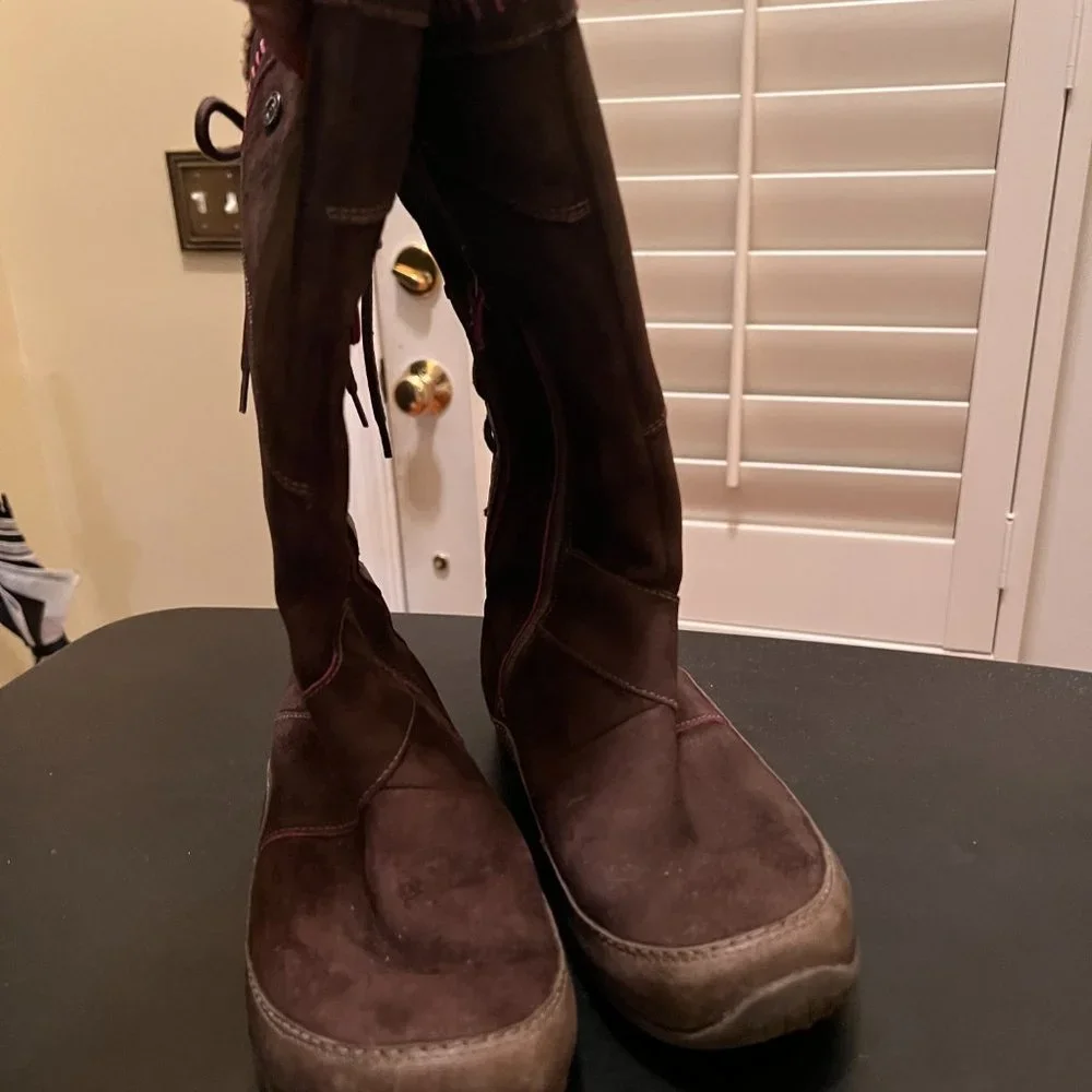 The north face primaloft  lace up suede winter boot brown size 6.5